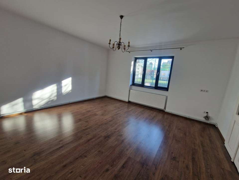 Casa individuala de 7 camere, decomandata, 228 mp., zona Sud. - Imagine principală: 4/13