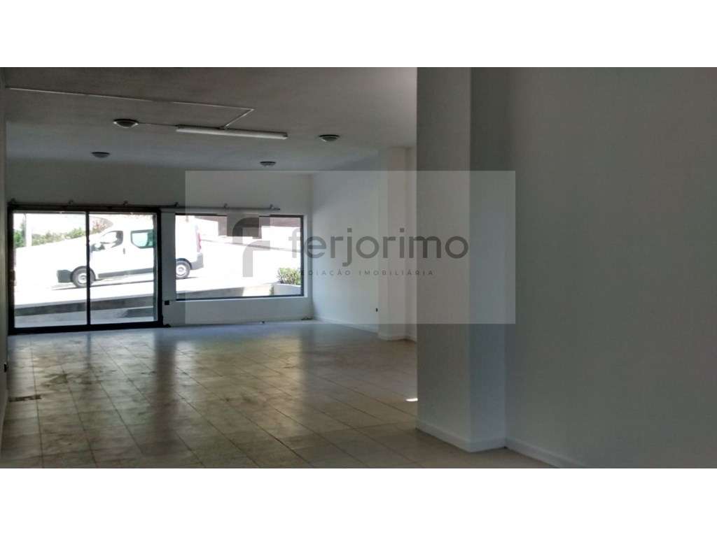 LOJA PARA ARRENDAMENTO, COM BOA MONTRA E COM BASTANTE VISIBILIDADE,... - Grande imagem: 2/4