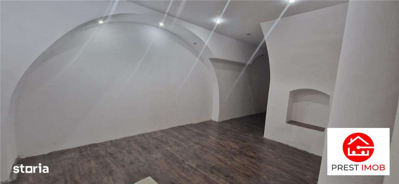 De vanzare spatiu comercial in Centru - Imagine principală: 3/4