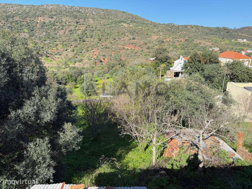 Oportunidade em Salir: Casa com Terreno Amplo e Anexo-8