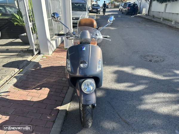 Vespa GTV 250 ie - 1