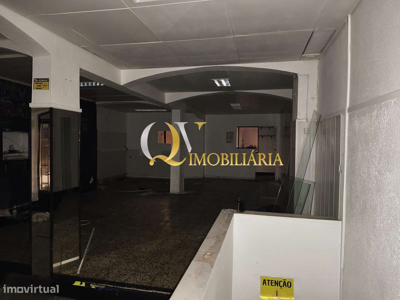 Excelente loja para venda sita no Cacém-14