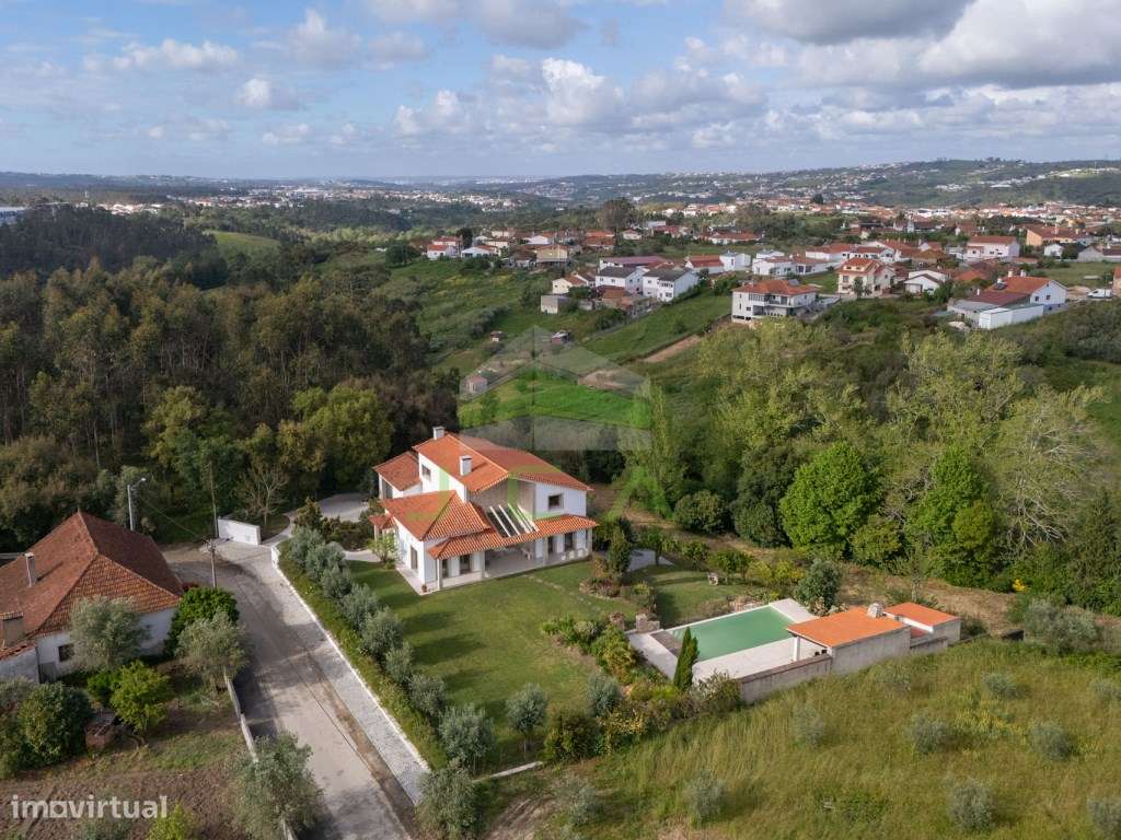 Moradia com terreno e piscina a 3km da Batalha-48