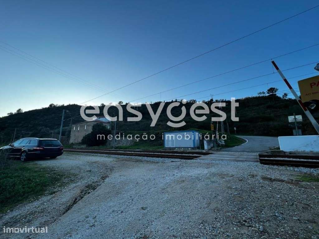 Grande Moradia T12 para reconstrução- Fantástica localização - Grande imagem: 5/12