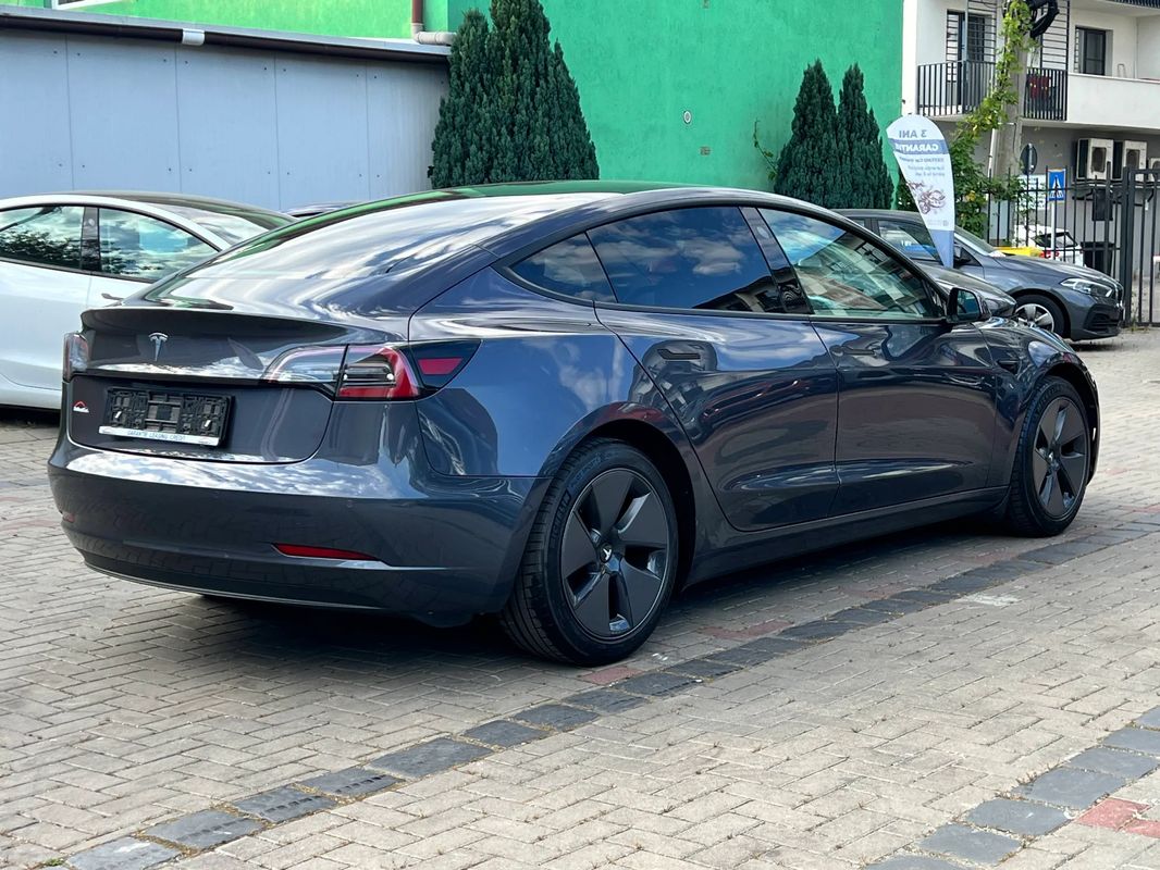 Tesla Model 3 Standard Reichweite Plus Hinterradantrieb - 2