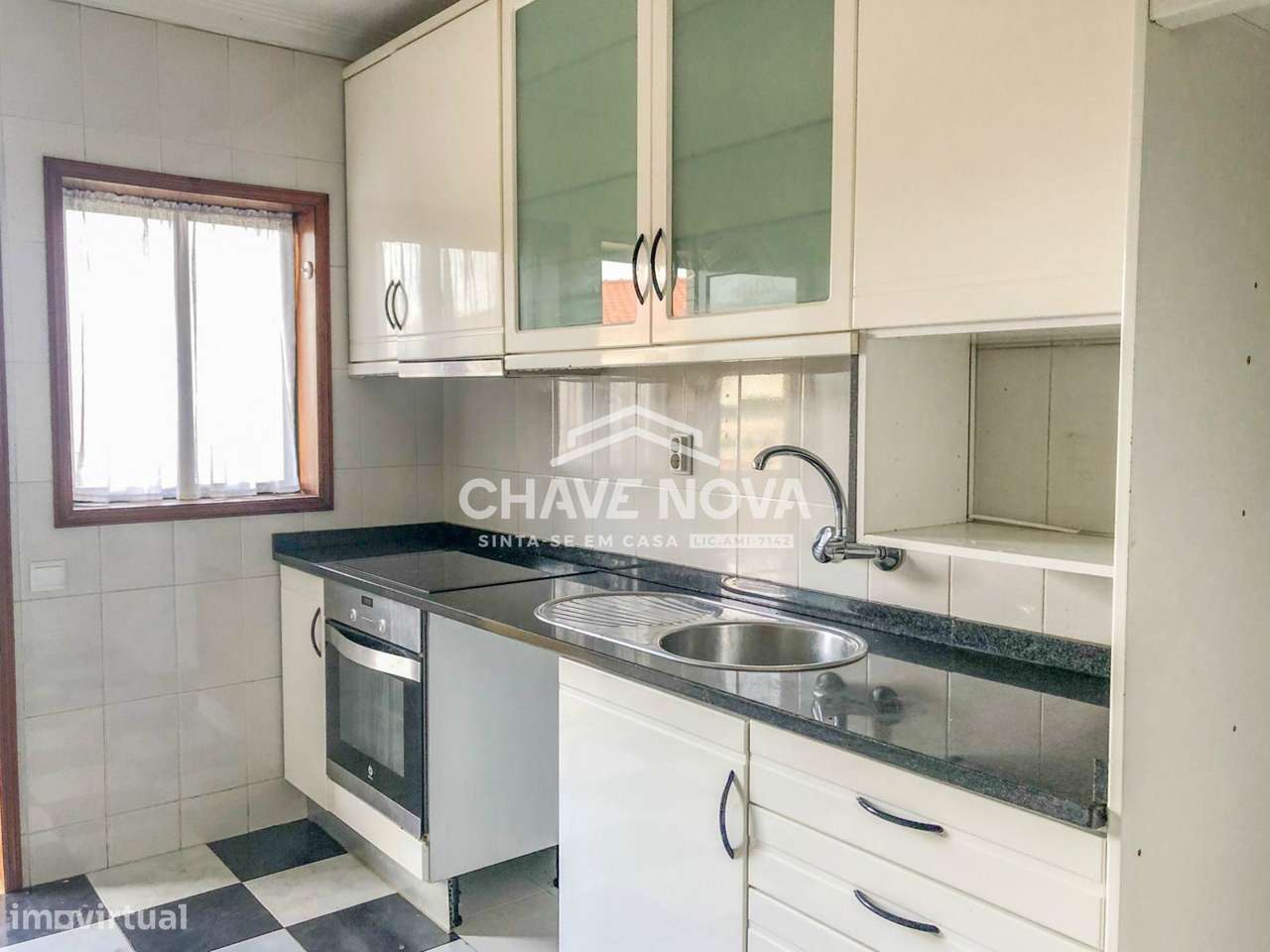 T3 c/ 3 Varandas em Oliveira do Douro - Grande imagem: 3/25