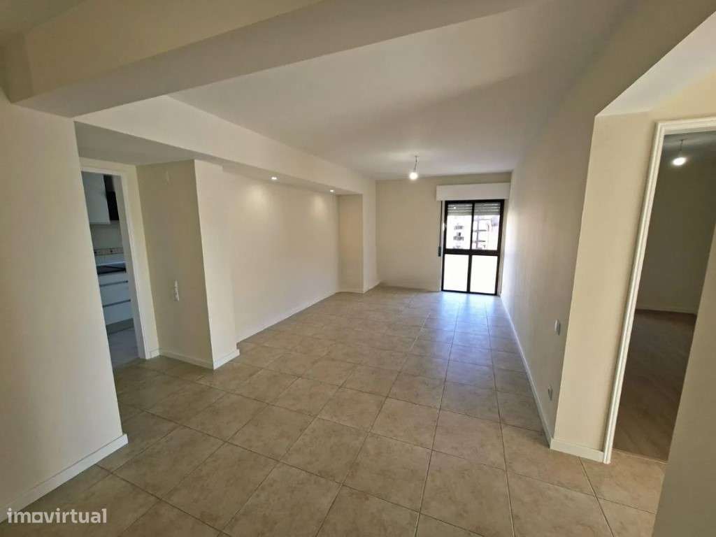 Apartamento T2 Remodelado na Tapada das Mercês-9