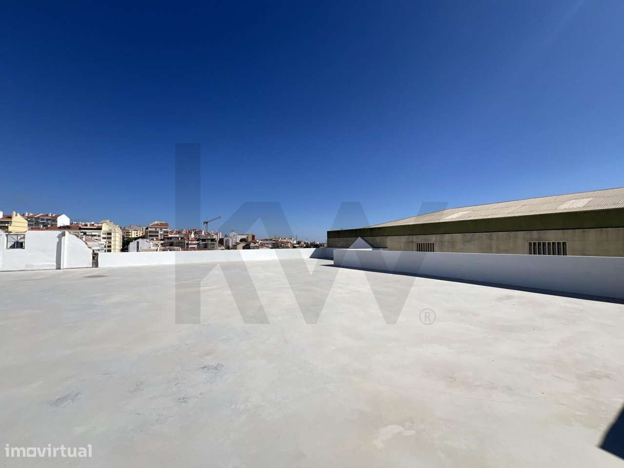 Armazém/ Garagem Totalmente Remodelado, como novo junto ao Aeroporto L - Grande imagem: 3/37