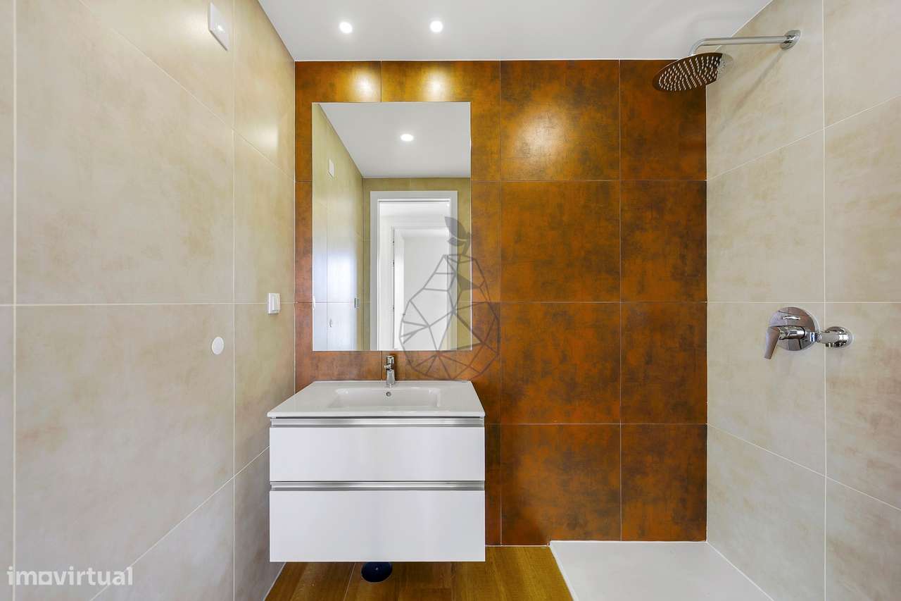 Apartamento T2 Duplex com 2 lugares de estacionamento em Alvor-5