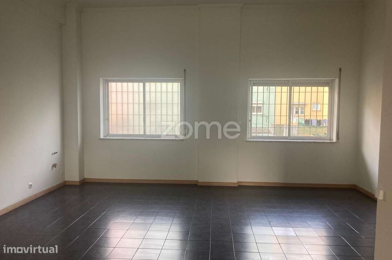 Loja à Venda no Centro da Amadora – Largo Cristóvão da Gama-6