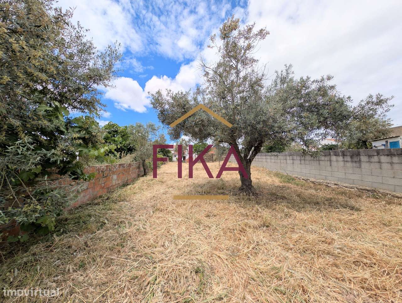Moradia T3 para recuperação total com 679m2 de terreno-27
