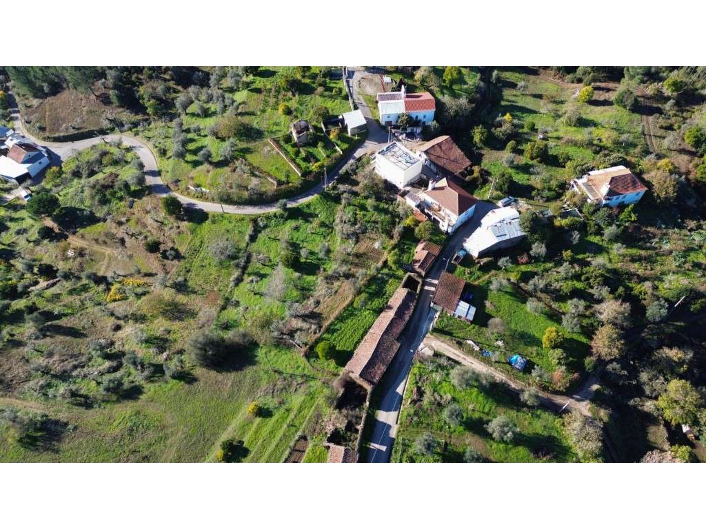 Moradia com grande potencial a 500 m da Albufeira de Castelo de Bode-5