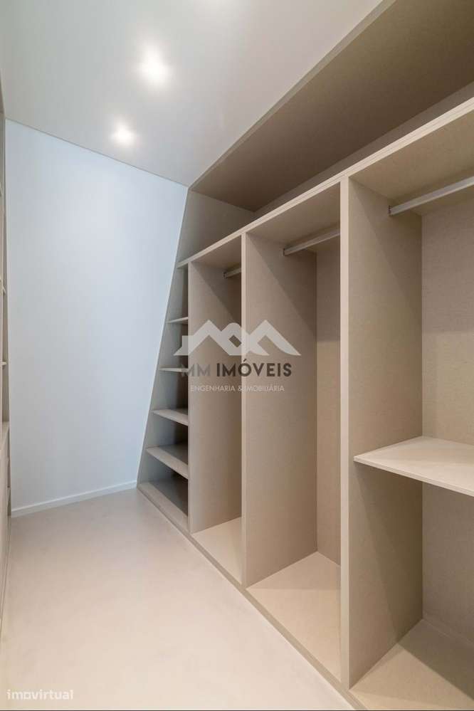 Moradia T3+1 | NOVA | Piscina | Francelos | 4 Frentes | Box | Praia-34