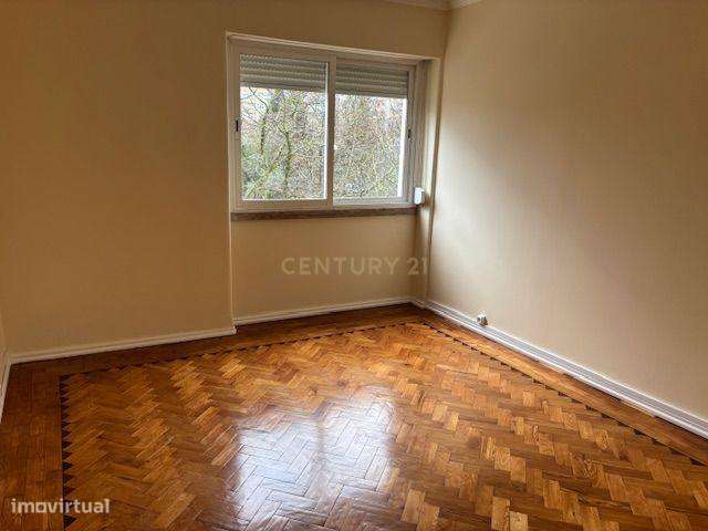 Apartamento T3 totalmente remodelado, localizado na Estrada da Torre, - Grande imagem: 4/21