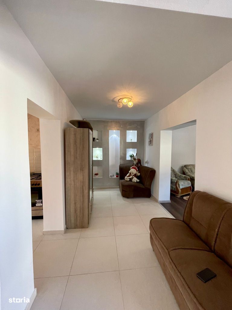 Apartament de 3 camere la casa mobilat complet+ Curte cu Foisor