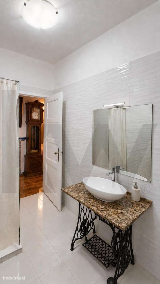 Apartamento T2 com espaço adicional independente | Almada-13