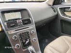 Volvo XC 60 T6 AWD Geartronic Momentum - 22