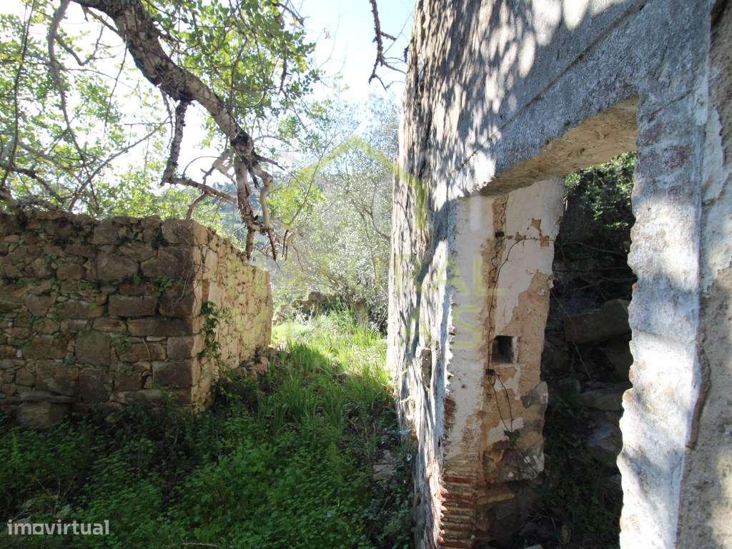 Terreno e Ruína Virado a Sul em Azinheiro, Estoi - Grande imagem: 2/15