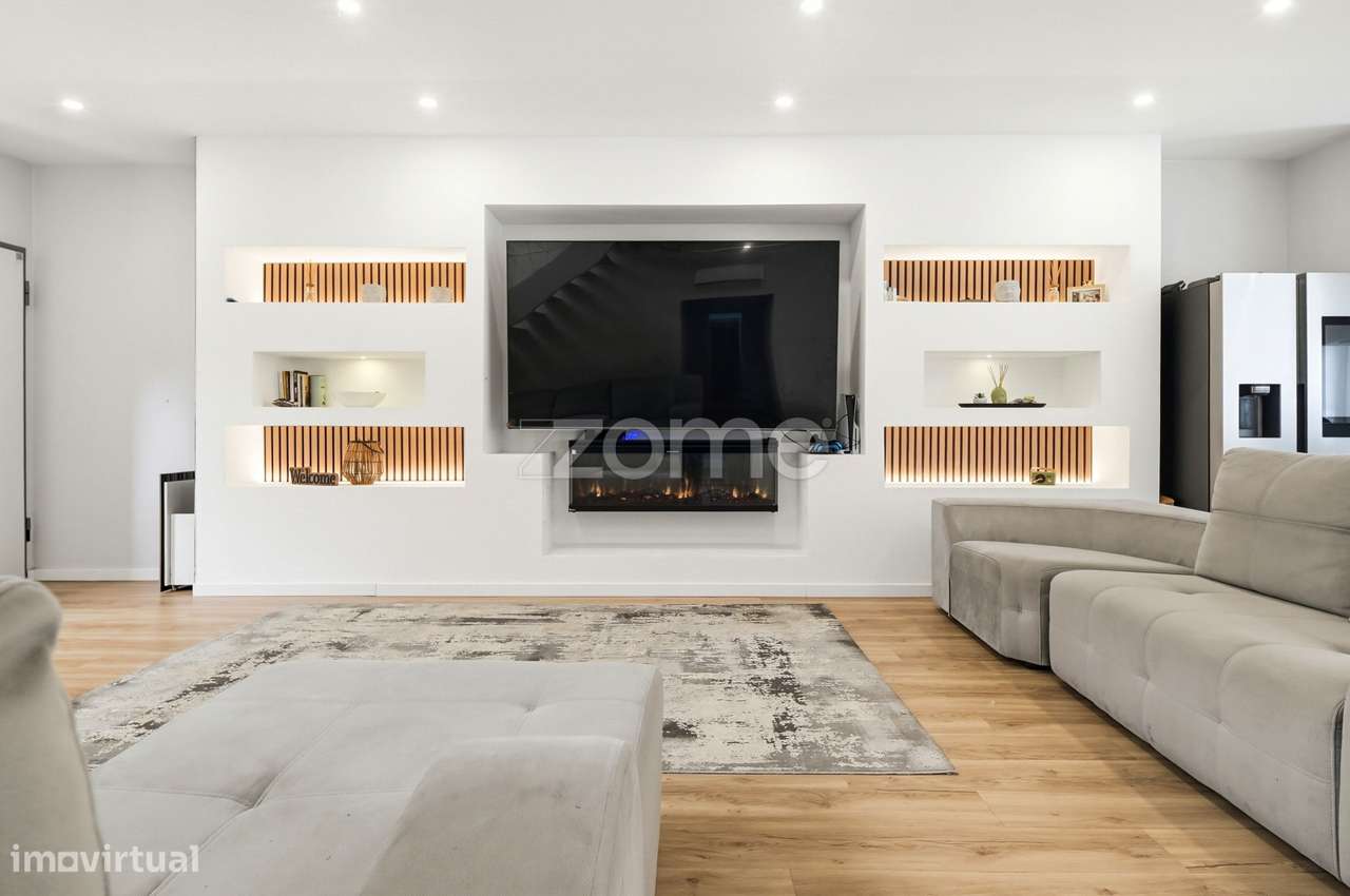 Moradia T5 localizada em Ramada, Odivelas-5