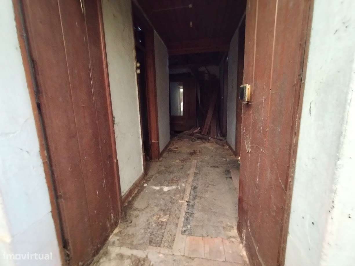 Duas Moradias / Restaurar / Gondemaria / Ourém - Grande imagem: 5/12