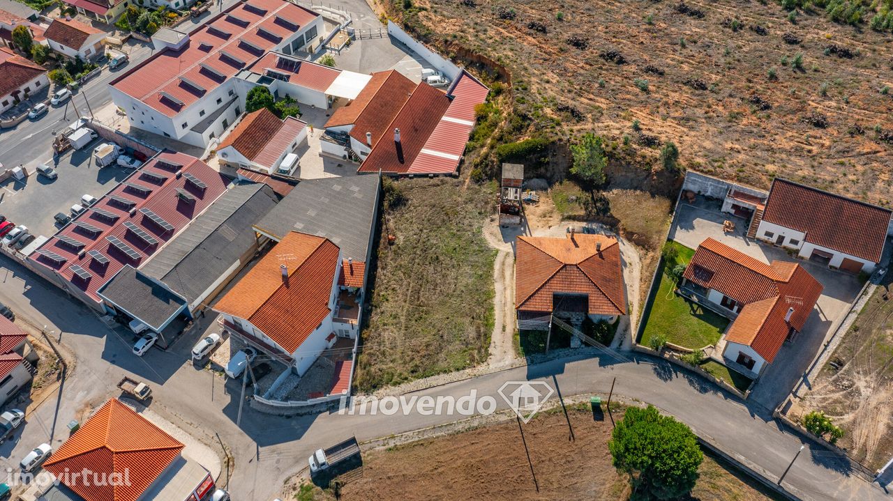 Terreno urbano com 676 m2, em Alcanede, Santarém