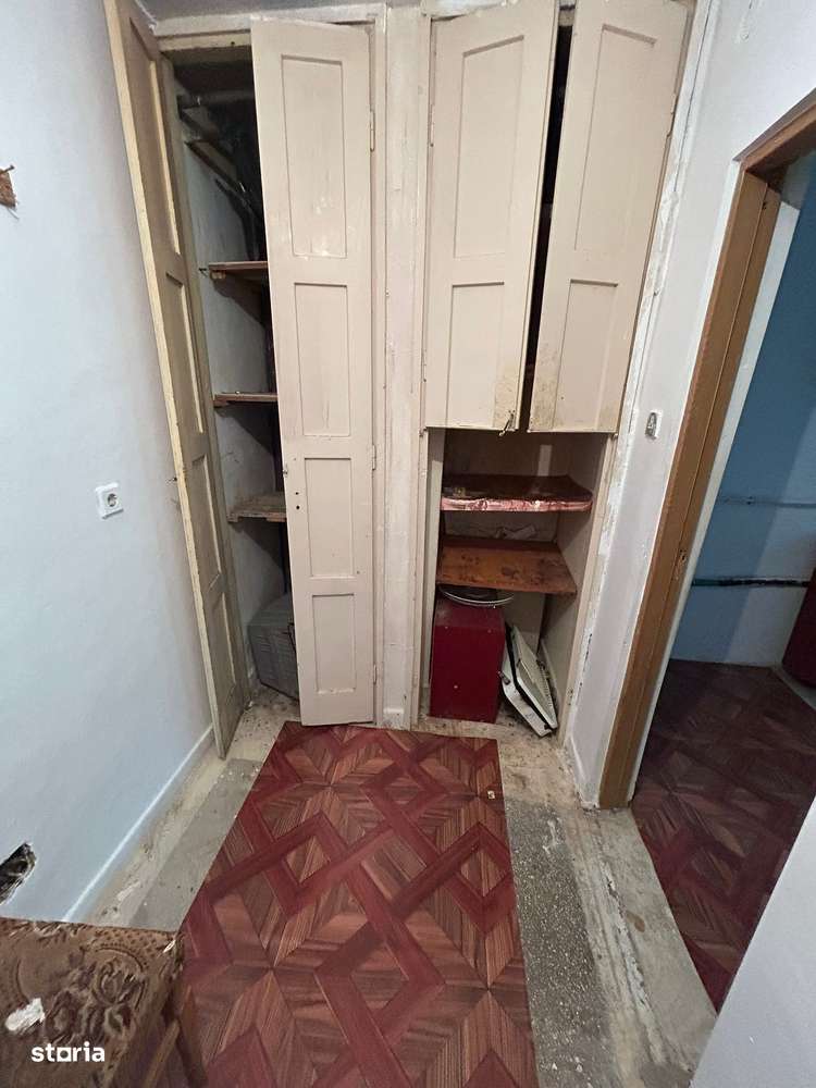 De vanzare garsoniera etajul 1 Pret 28.500 e - Imagine principală: 4/7