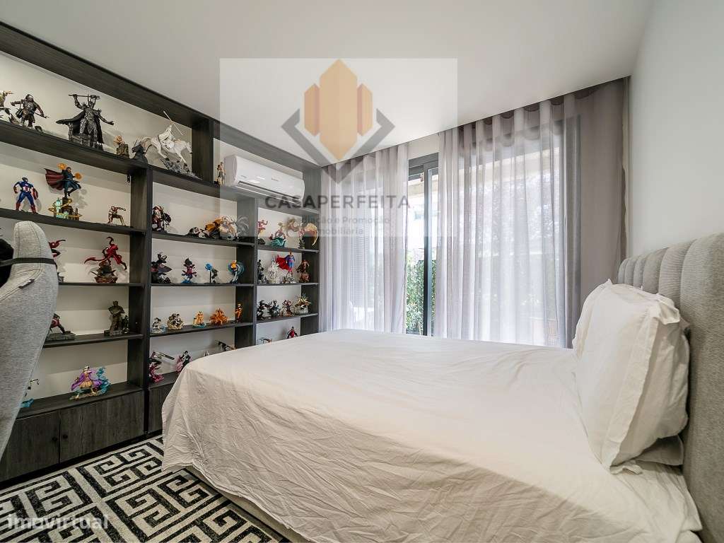 Fabuloso T2 Como Novo com Terraço e Lugar de Garagem - Candal-27