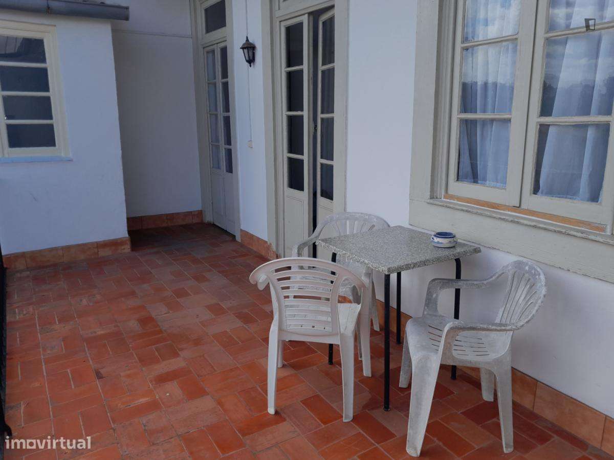 Quarto - localizado em Baixa de Santa Clara Coimbra - Grande imagem: 4/6