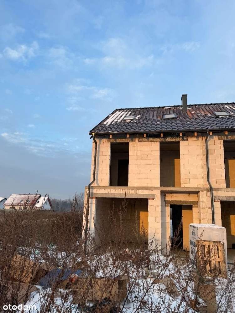 Dom szeregowy w stanie surowym otwartym, gaz oraz prąd na działce-3