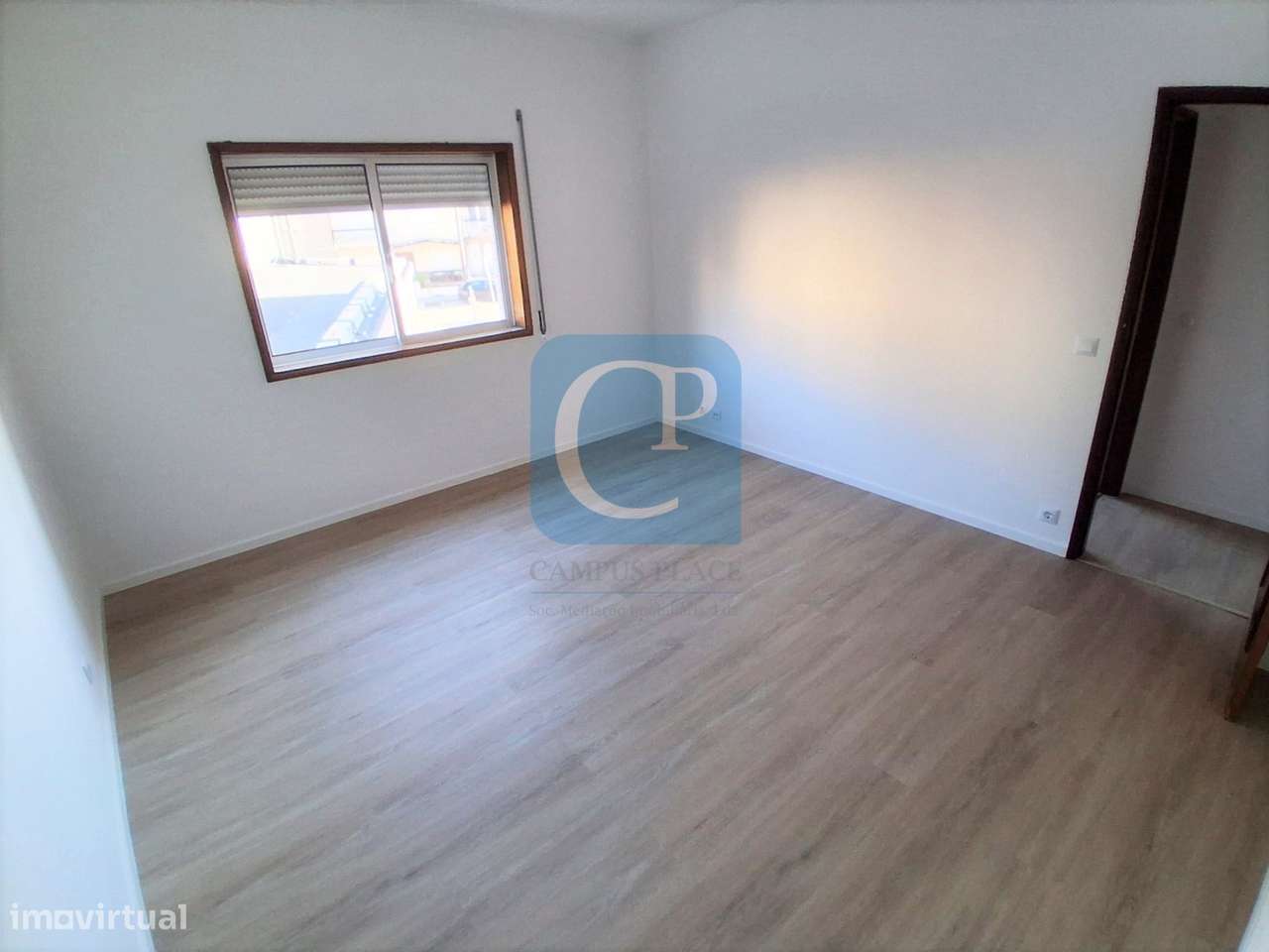 Apartamento T2 com varanda à estação do Metro de Campainha, Baguim do-3