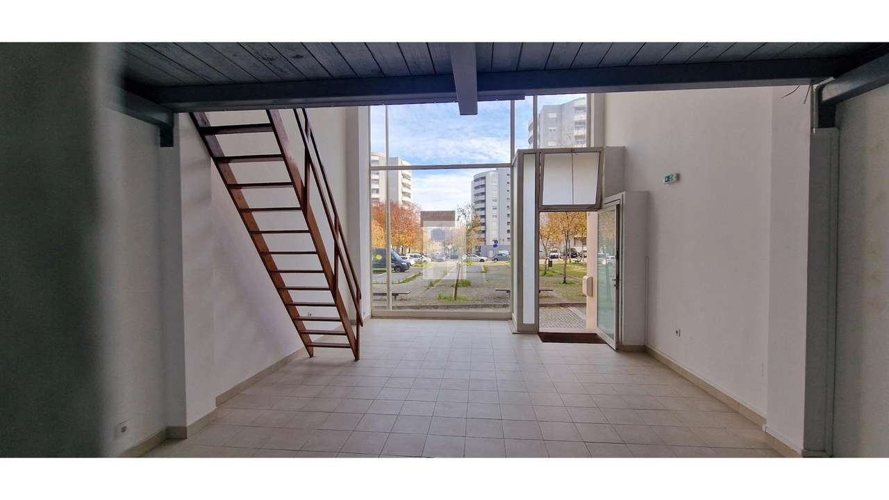 Loja - c/ mezzanine-7