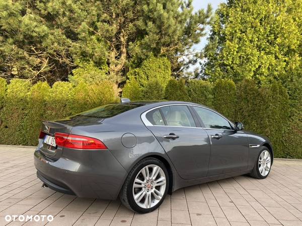 Jaguar XE - 8