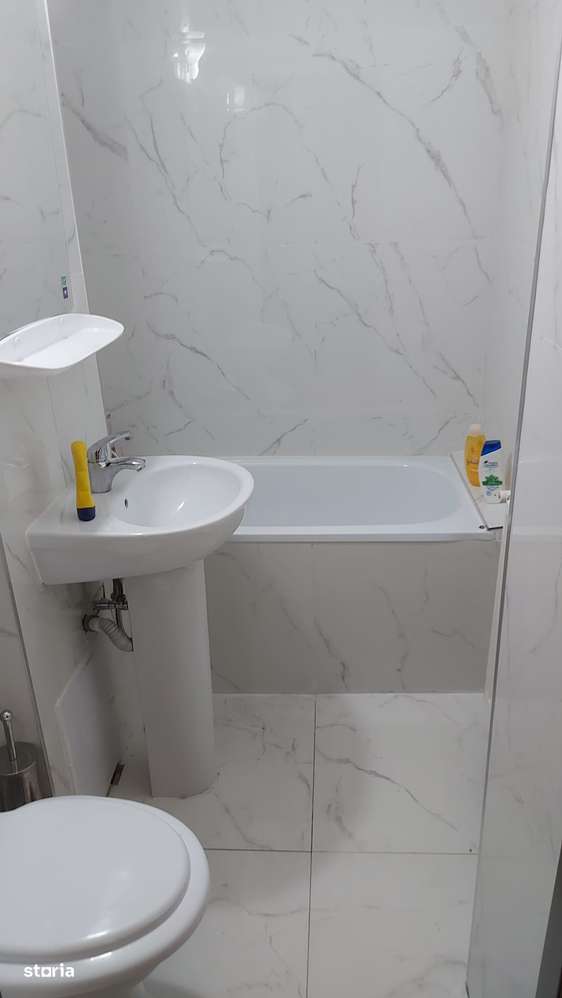 Vând garsoniera Mioveni, etaj 2,zona centru-4