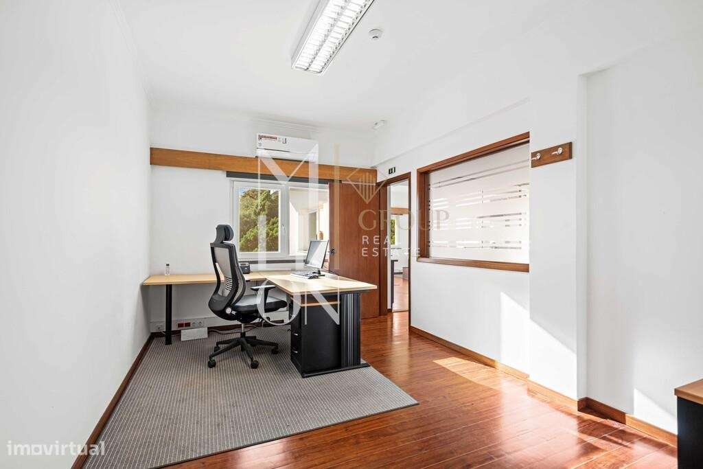 Oportunidade de Investimento Industrial - lote 7.290 m2 com 1.595 m2 d-24