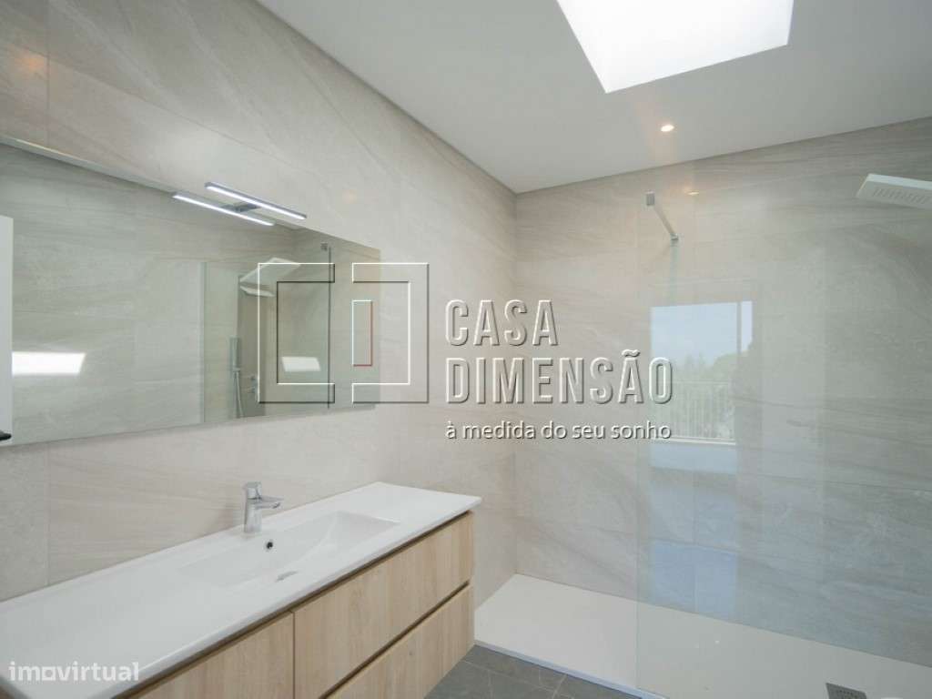 Moradia de Arquitectura Moderna de tipologia T3+1 em Oeiras com Pis...-42