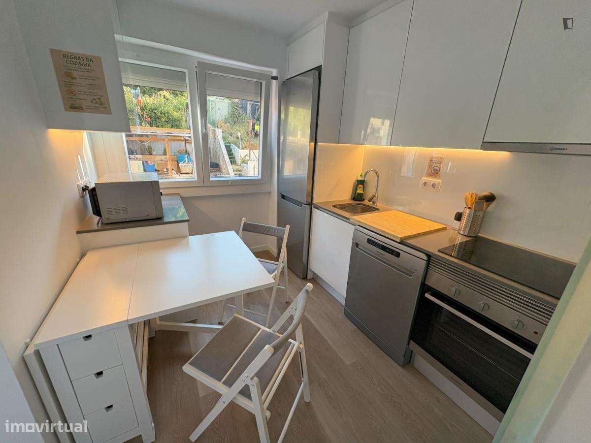 Quarto - localizado em Amadora Lisbon - Grande imagem: 5/9