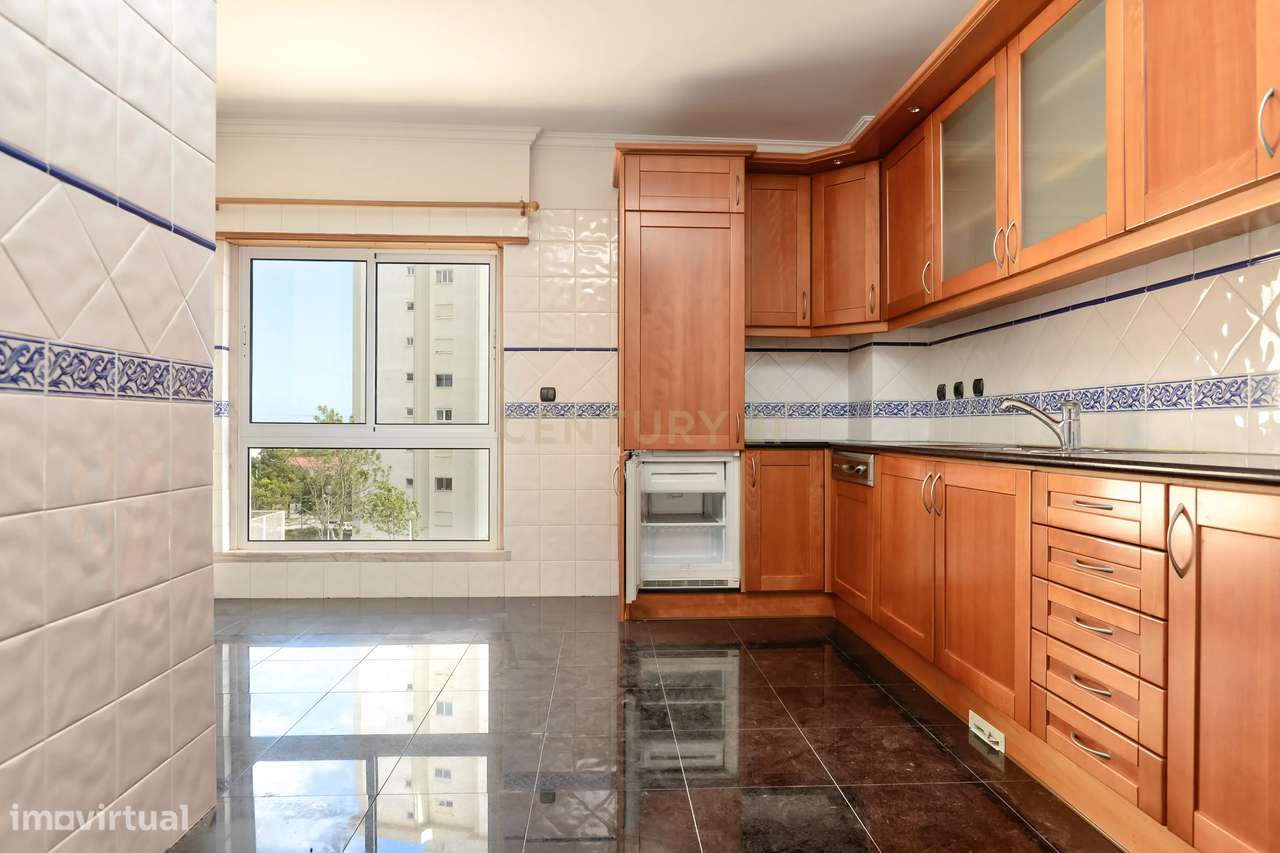 Apartamento T2 com Vista Mar, 2 lugares de garagem na Parede, Cascais-6