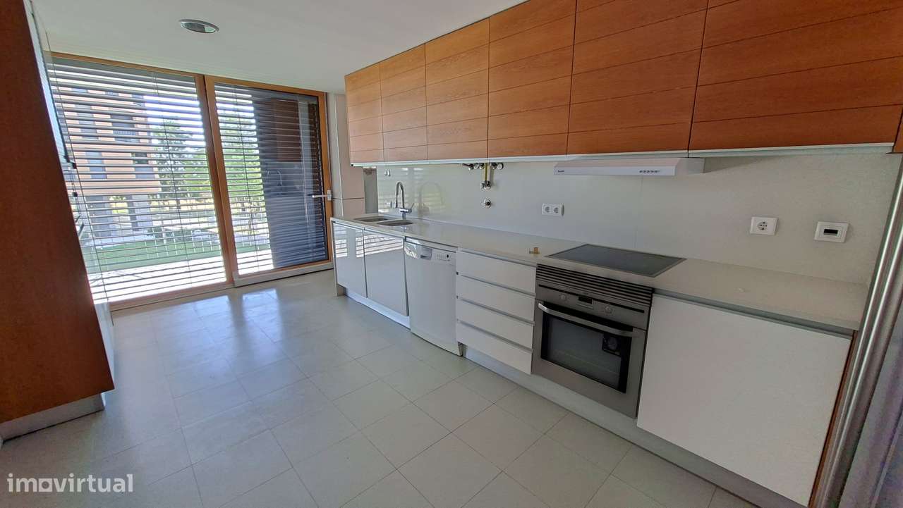 Apartamento T3 212m2  lugar garagem e arrecadação Santo Andre-Barreiro-7
