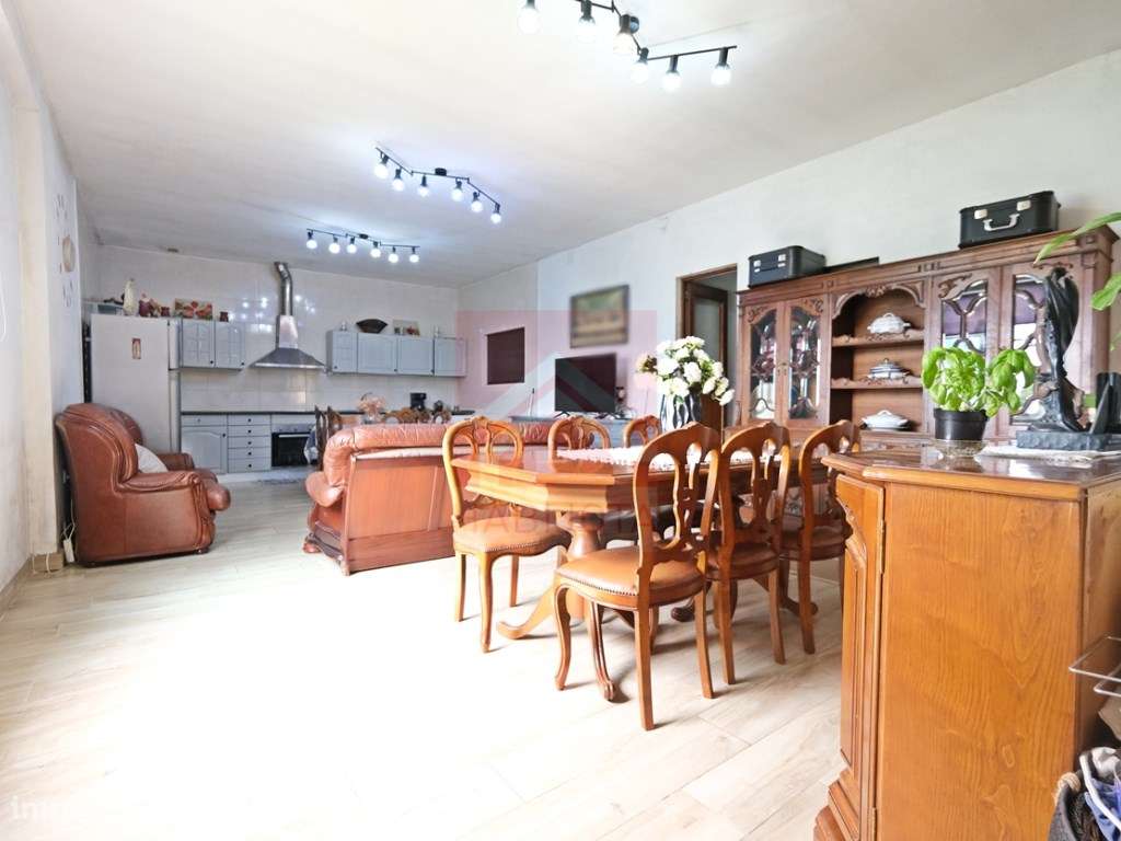 Moradia V3+1 em Fânzeres-8