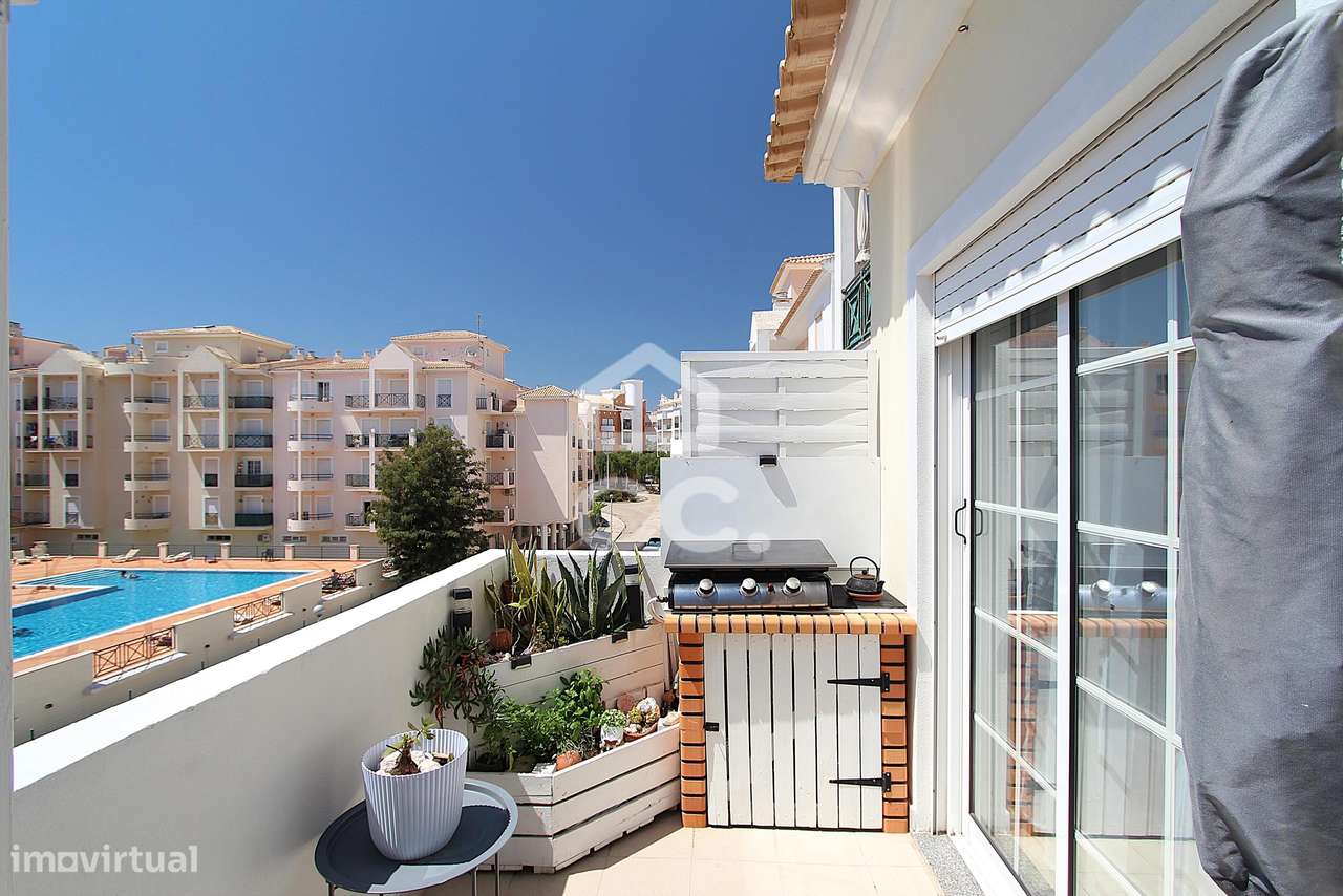 Apartamento T2 com terraço, vista mar e lugar de garagem em Armação de-3