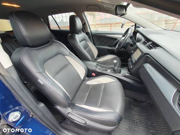 Toyota Avensis 2.0 D-4D Premium - 18