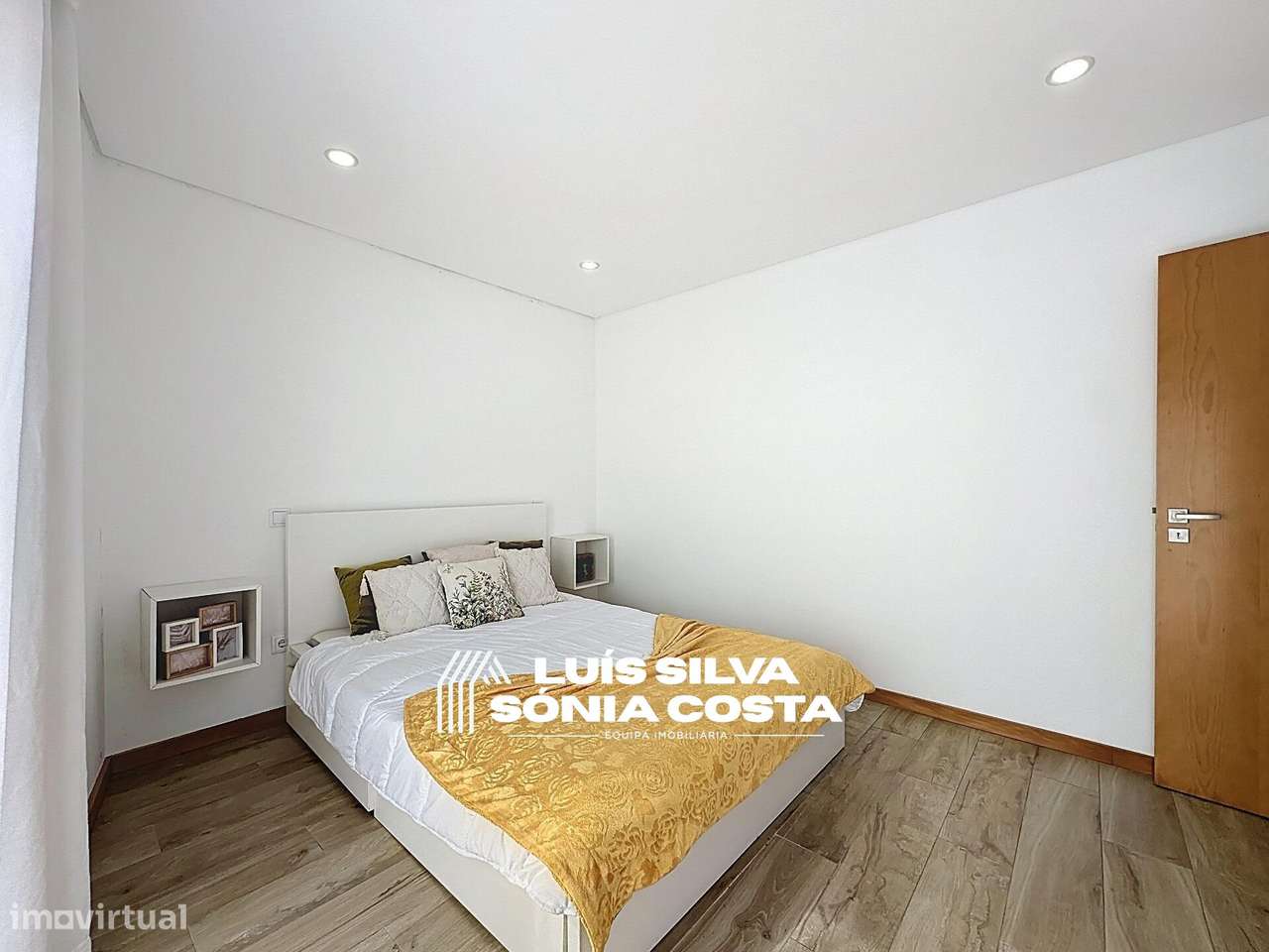 Loja transformada em Apartamento T1+1 Remodelado c/ 2 Varandas c/...-18