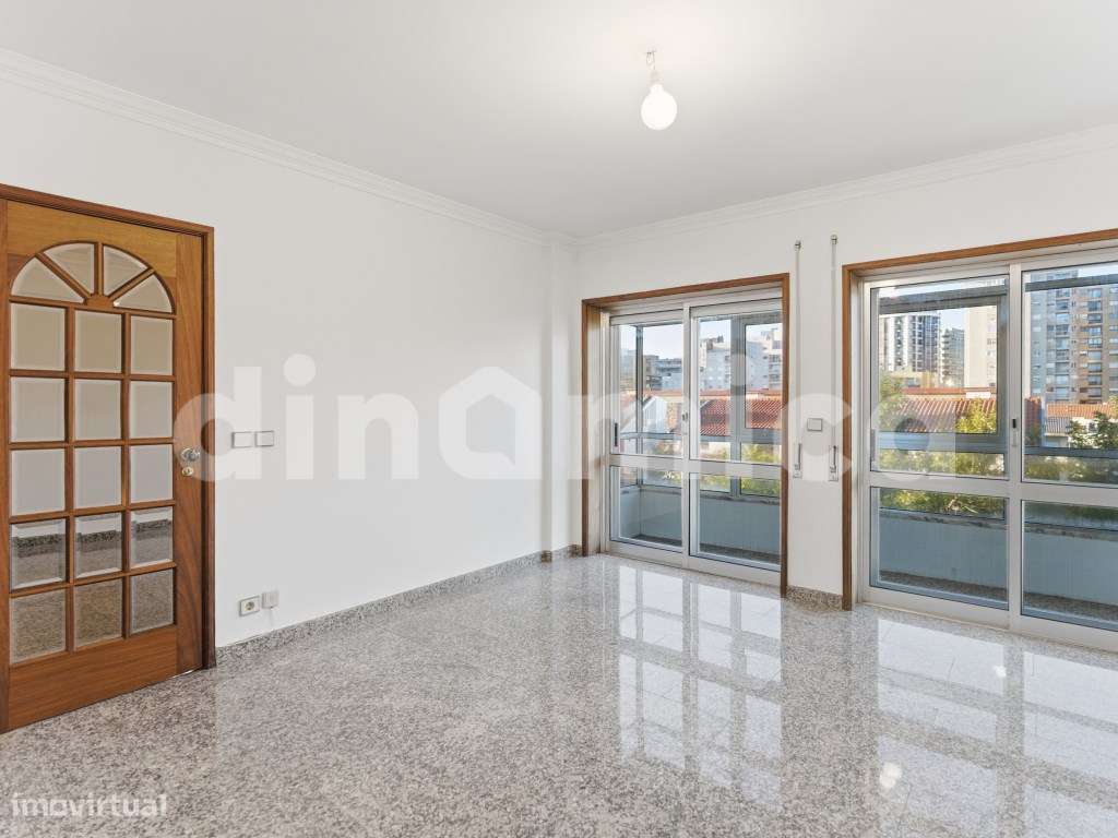 Apartamento T3 com 4 Frentes na Póvoa de Varzim - A 350m da Praia - Grande imagem: 4/42