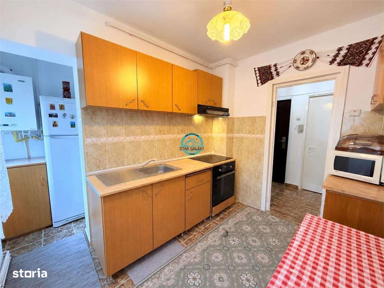 Vand apartament cu 2 camere, Etaj 1, 7 Noiembrie la 8 minute de UMF-1