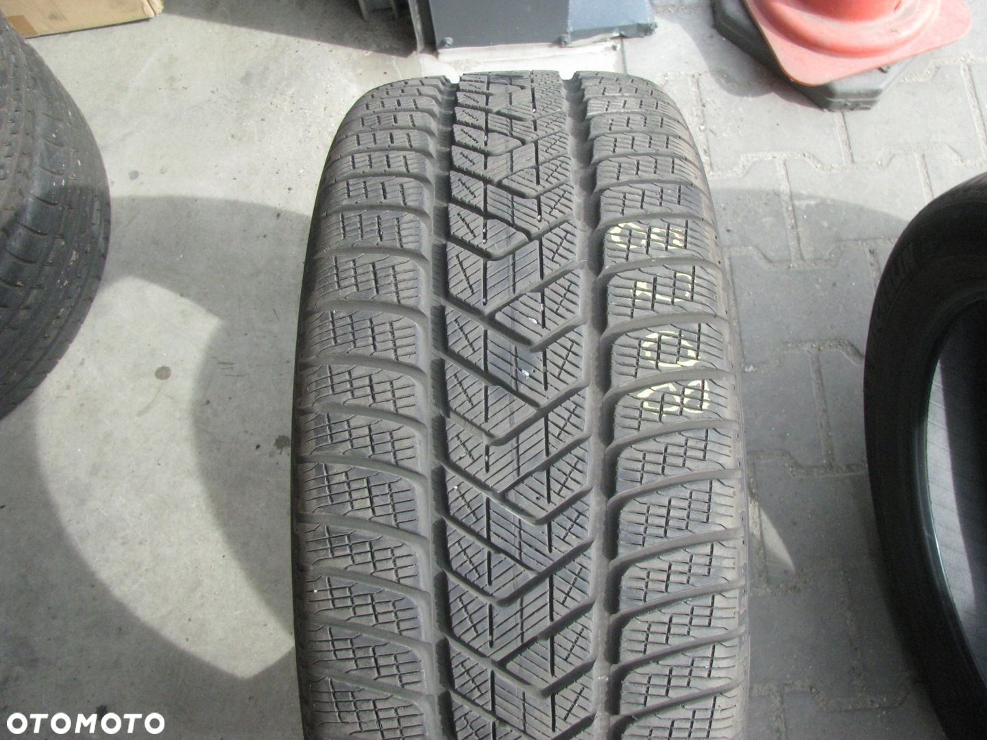 PIRELLI SCORPION WINTER 255/40R21 102V 7,1mm ZIMOWA 1szt - 1