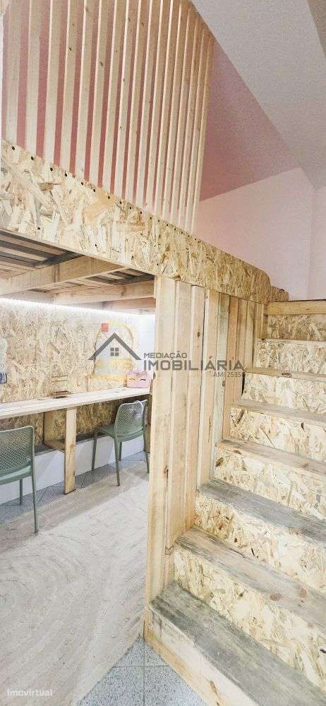 LOJA COMERCIAL/APARTAMENTO T1+1-5
