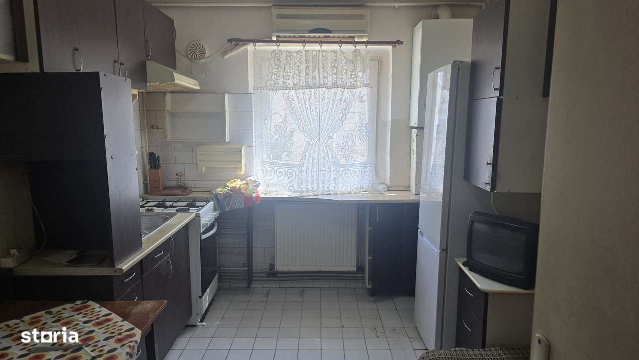 Vand apartament 2 camere dec. in Deva, Zamfirescu, 2 balcoane, etaj 1,-9