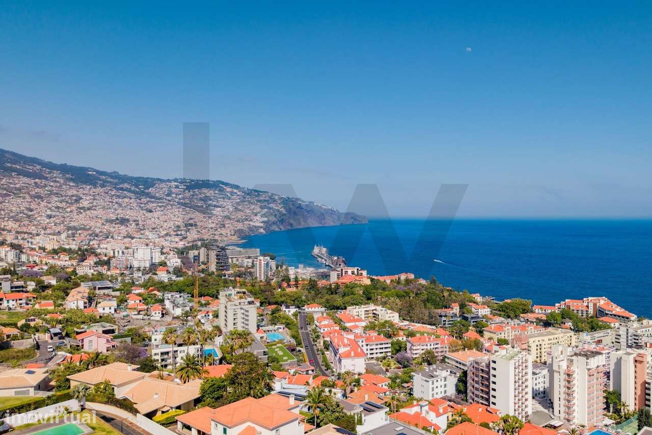 Apartamento T3 Duplex no Funchal-40
