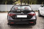 Alfa Romeo Giulia 2.0 Turbo 16V AT8-Q4 Veloce Ti - 5