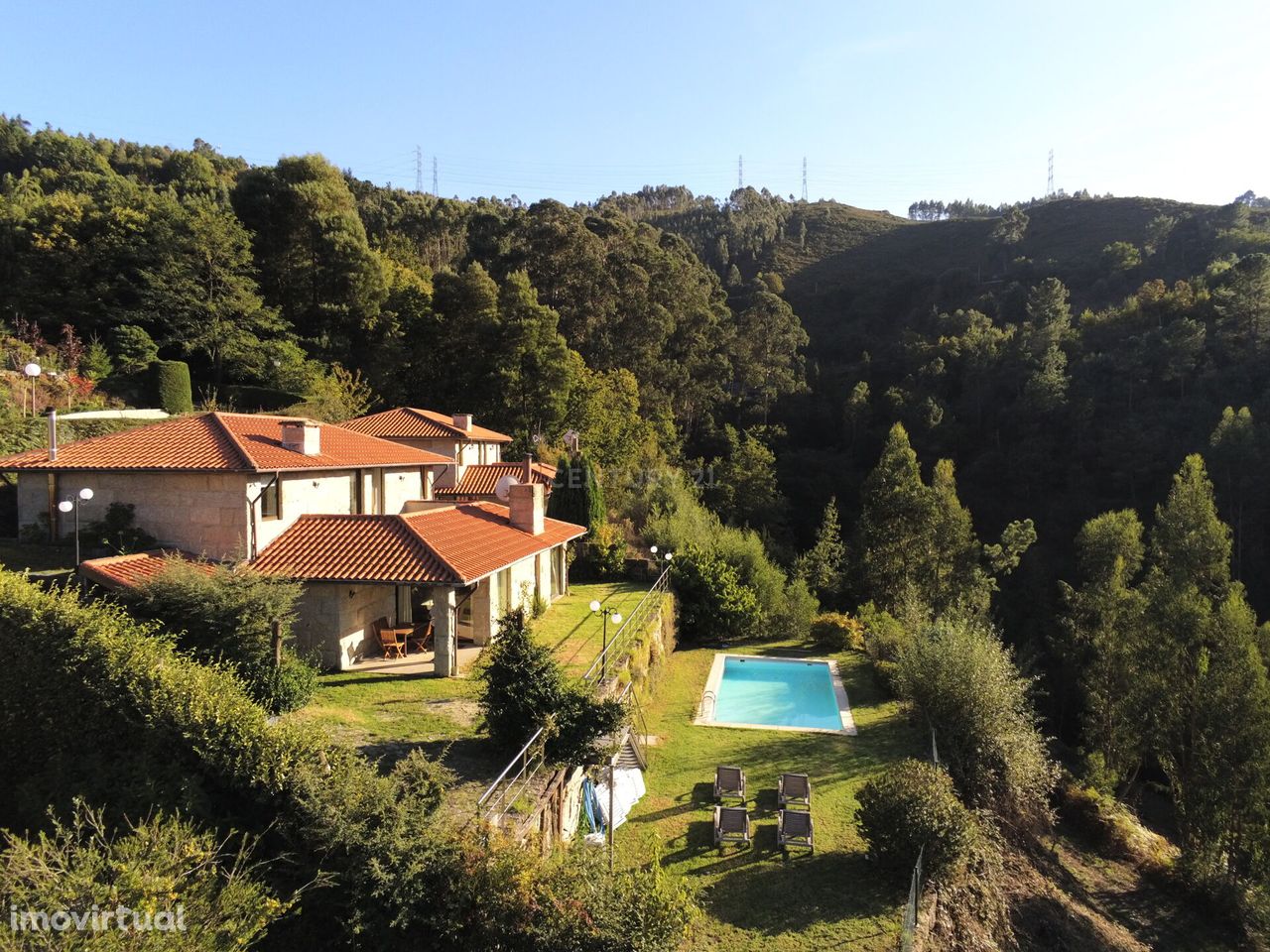 Moradia T4 no Gerês Caniçada com piscina e vistas sobre Rio a Serra Mo